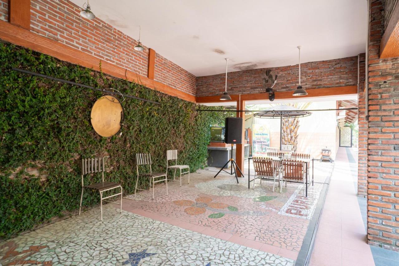 Reddoorz @ Panglima Sudirman Madiun Hotel Exterior photo